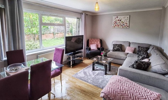 Mapperley House | Lovely bungalow 3 bedrooms free Parking wifi