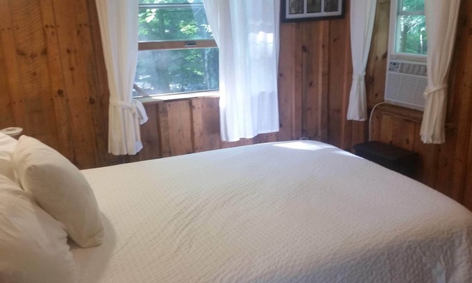 Saugerties Cabin | Lovely cottage located on Plattekill Stream