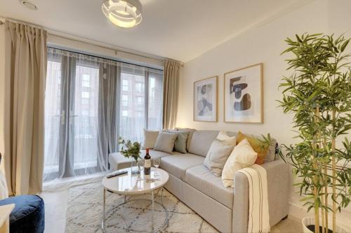 Gloucester Apartment | Lovely Flat In Kiln Close With Free Parking