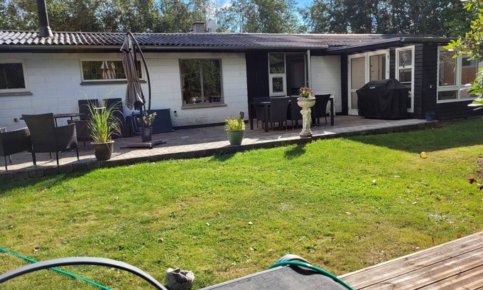 Hou House | Lovely holiday home with spa and hot tub outside