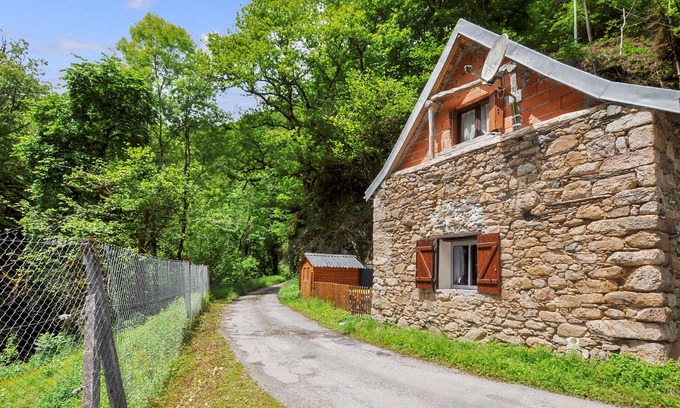 Seix House | Lovely home in Seix with WiFi