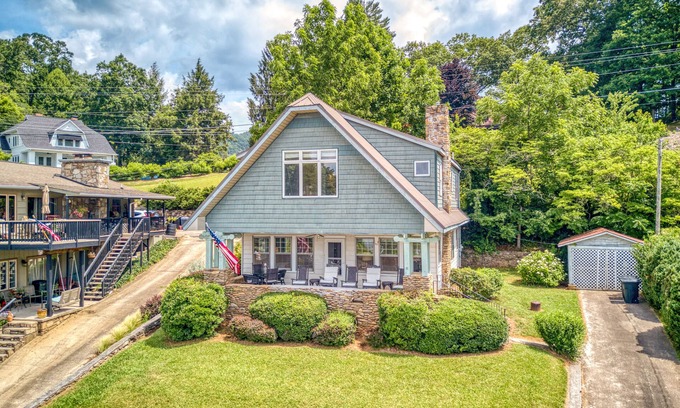 Lake Junaluska House | Lovely lakefront home with fireplace, pool, tennis, fast WiFi, & washer/dryer