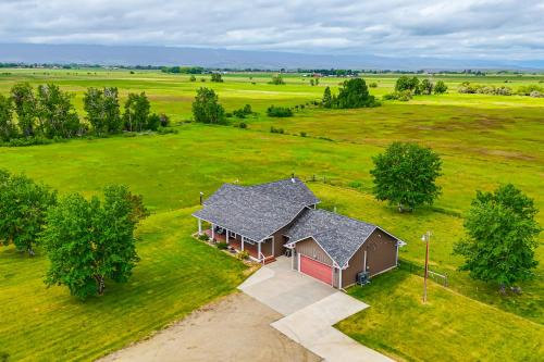 Roberts House | Lovely Roberts Home with Patio and Mountain Views!