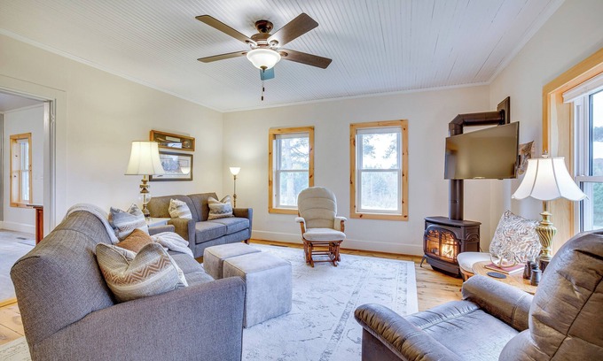 Hixton House | Lovely Rural Hixton Farmhouse w/Porch & Fire Pit!