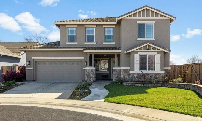 Rancho Cordova House | Lovely Spacious Home with Pool, Great Location, King Suite
