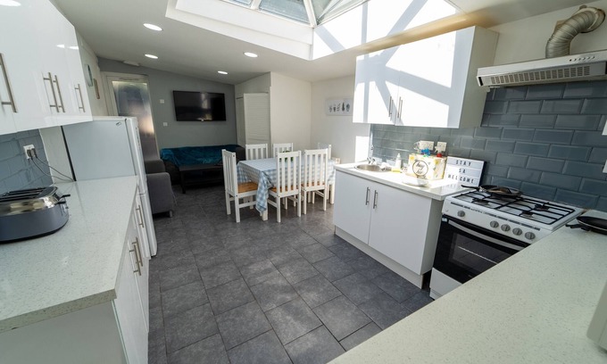 Selly Oak Apartment | Lovely Studio Close to University of Birmingham!