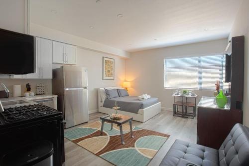Bankers Hill Apartment | Lovely Studio w Full Kitchen in Heart of San Diego