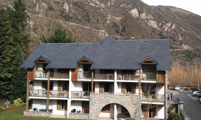 Vielle-Aure Apartment | Lovely T2 * apartment in prestigious residence (heated indoor pool, balcony, Wifi)