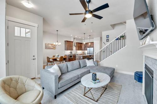 Loveland Apartment | Lovely Townhome at the TPC Golf Course