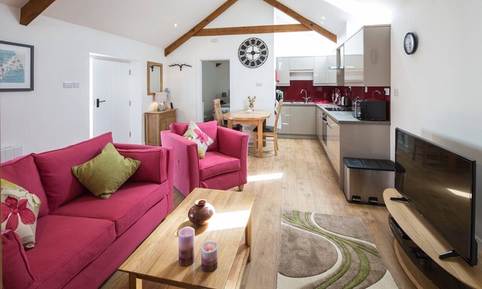 Bude Apartment | Lovingly converted 1st floor Victorian corn store near coast perfect for couples