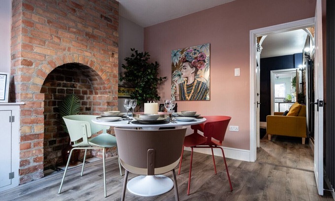 Pontrilas House | Lowell Street - Cosy 2 Bedroom Home in Worcester