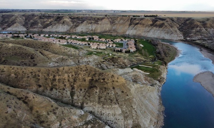 Lethbridge Condo | Lower 2 bed/2 bath Condo on Paradise Canyon Golf Resort - Private Entrance