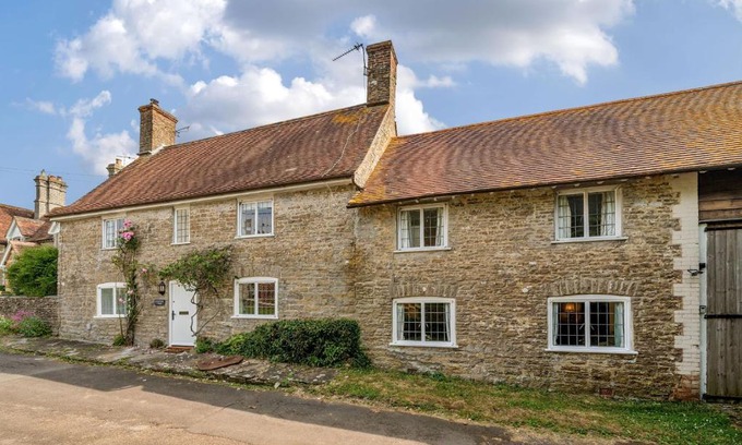 Stalbridge House | Lower Farm Cottage