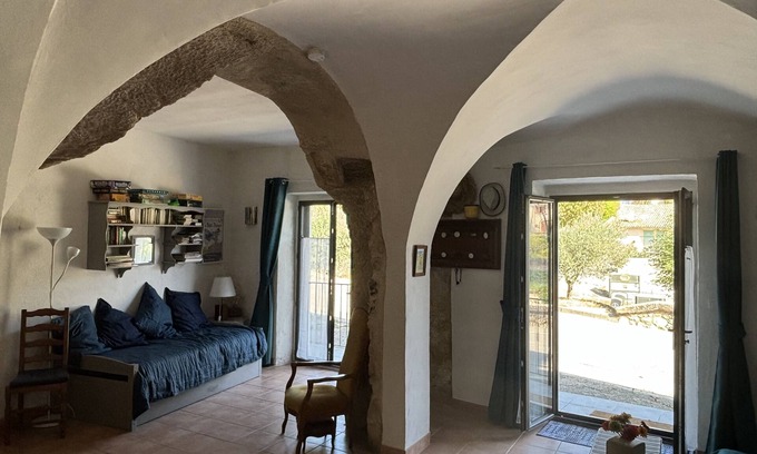 Cabrieres-dʼAigues House | LUBERON whole village house 2/6 persons,lake at 2000m