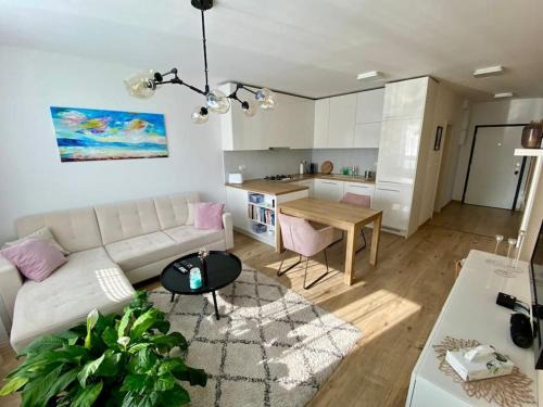 Dubravka Apartment | LUCAO Apartment, 1-4 guests, Free Parking & Wifi, 10 min from Downtown