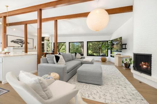 Fayetteville House | Lucille-5 Min to DT & UofA-Serene Nature Views