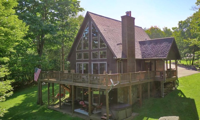 Mountainside House | Lucky 12