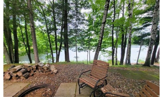 Deerbrook House | Lucky Duck Lodge on the Lake! Sleep up to 16!