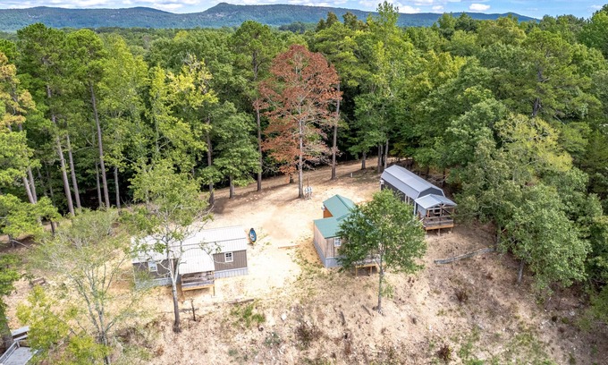 Glenwood Cabin | Lucky's Canoe & Kayak Cabin #3 - Caddo River Access!