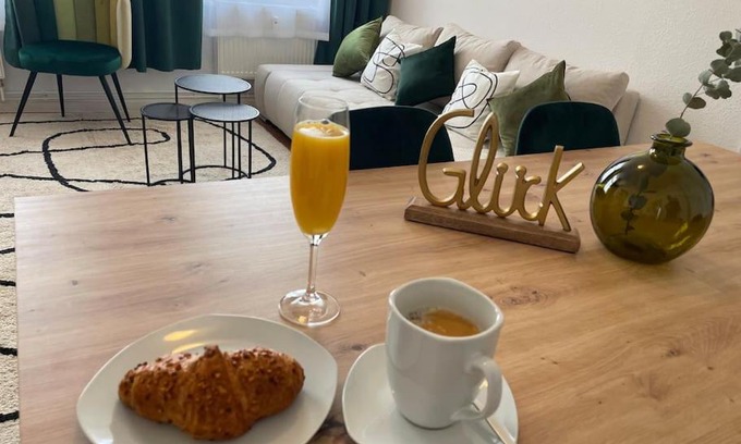 Bahnhofsviertel Apartment | LUCKY STAYS LS12 - Vollausstattung - Zentrum - große Küche - 2 Zimmer - Smart-TV