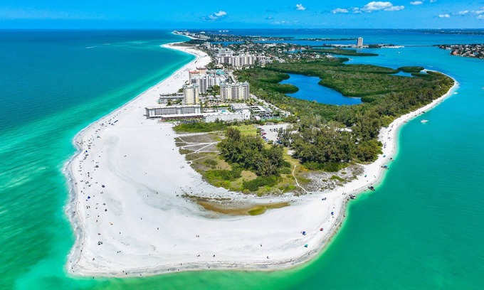 Siesta Key Village House | Lulu's Key House Kemp Ridley 1/1 Downstairs