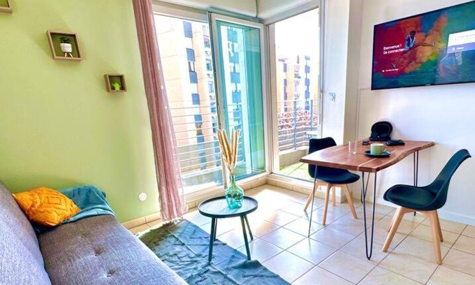 La Doua Apartment | Lumineux T1 : balcon, TV sat&VOD, proche Part-Dieu & Université
