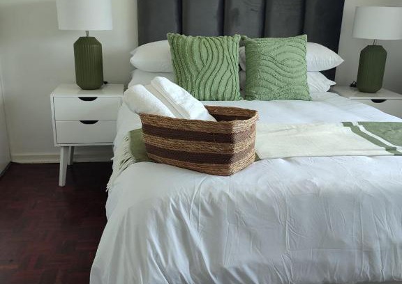 Linden House | Luminous Landing in Linden