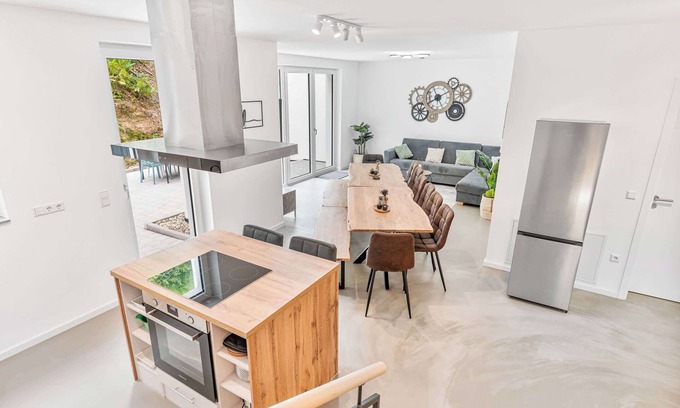 Offenburg House | LUMlFLATS: 4 Zimmer/E-Ladestation/Dachterrasse