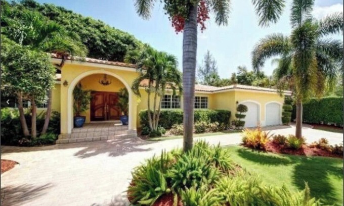 Florida North Atlantic Coast House | Lush gardens on the Earmen River with heated pool
