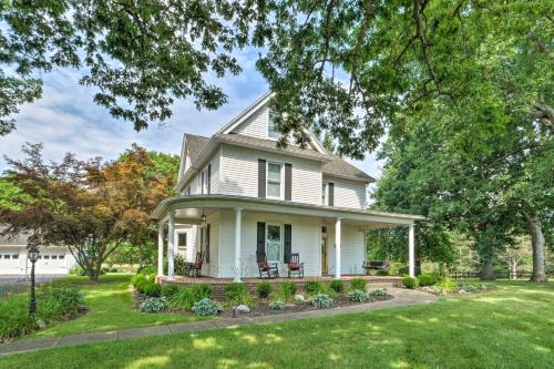 Edinburg House | Lush, Modern Farmhouse with Mtn Views and Sunroom