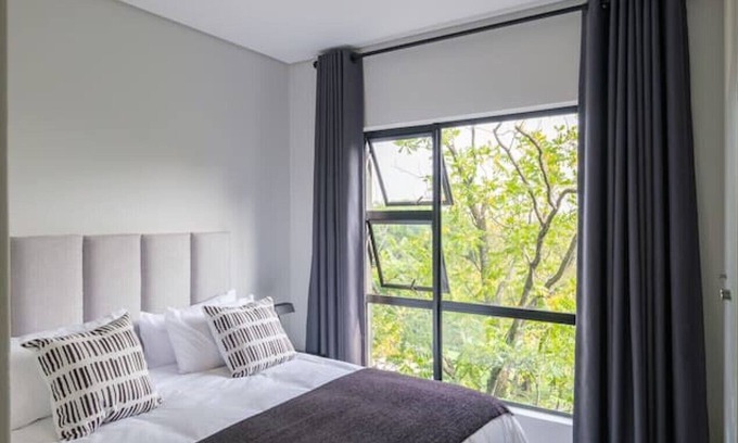 Greater Johannesburg Metropolitan Area Apartment | Lux Apartment with Views 91A