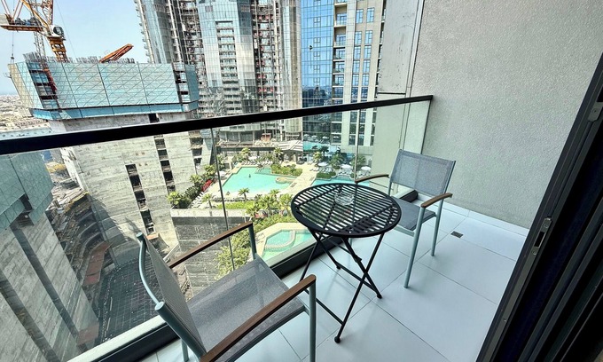 Sheikh Zayed Road Apartment | Lux BnB Aykon Tower