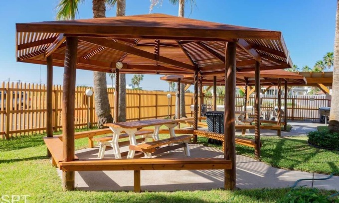 South Padre Island Apartment | Luxe 1 bedroom Walk to Beach Pool 1 Bedroom Home by RedAwning