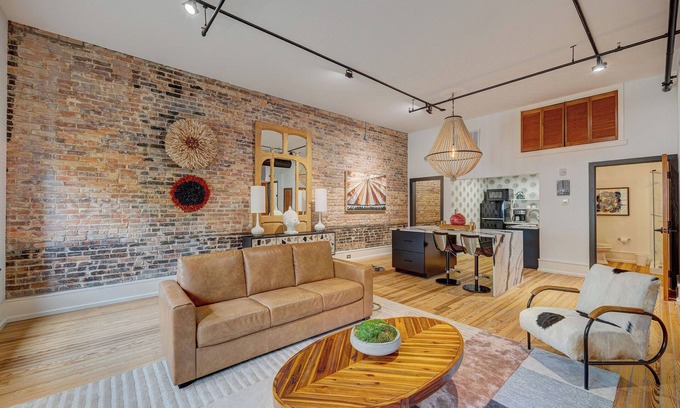 River District Apartment | Luxe 220, Unit 5 - Adjacent City View Suites, Managed by BlueStar Real Estate