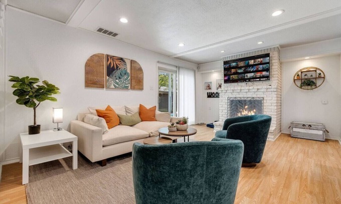 White Rock Hills House | Luxe 5BR -Pool/Firepit/Mini Golf near State Fair