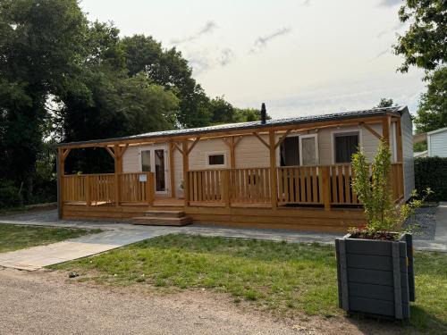 Sevenum Ski Chalet | Luxe chalet op 5-sterren camping met comfortabel ingerichte veranda - parkkosten zijn inbegrepen