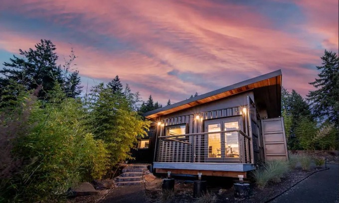 Oregon City House | Luxe Container Getaway with View