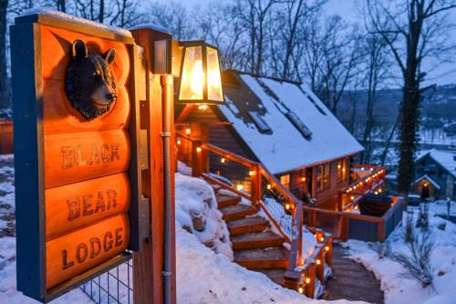 Oakland House | Luxe Lake View 4BR Cabin with Hot Tub Outdoor Fun