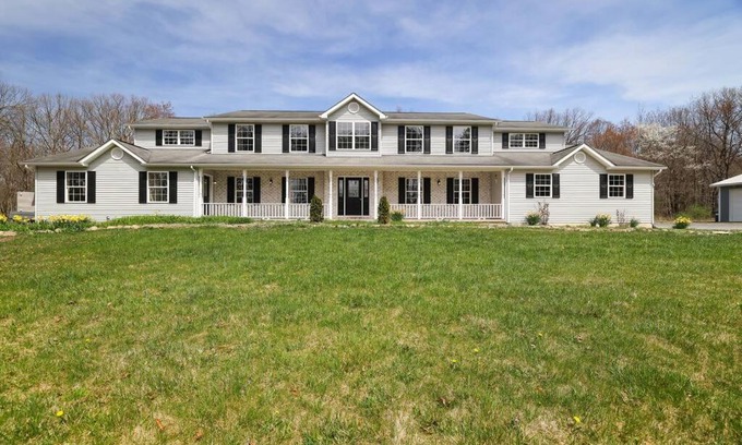 Kunkletown Villa | Luxe Lrg Pocono House for 18 Hot Tub/Gameroom/Pool