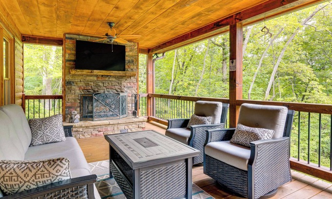 Mineral Bluff Cabin | Luxe Mineral Bluff Vacation Rental w/Game Room!