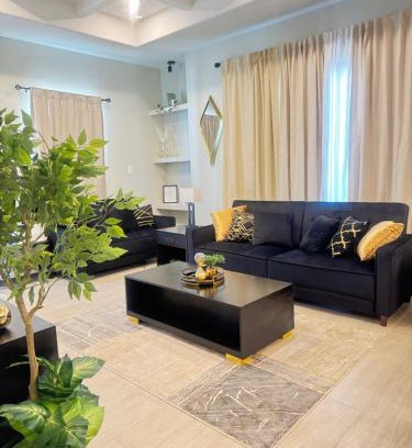 Mission Apartment | Luxe of Haven - 2bed with office and free parking