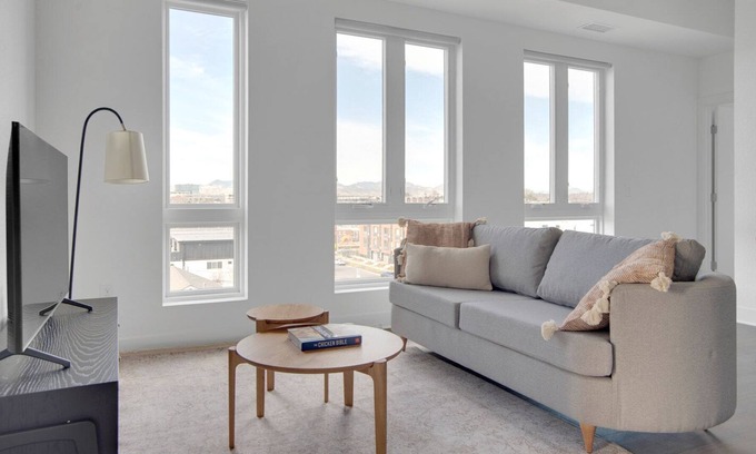 West Colfax Apartment | Luxe Sloan's Lake 2BR w/ Gym, W/D & Roof Deck, near Park, by Blueground