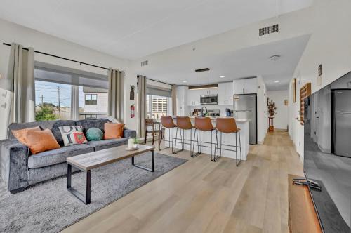 University Circle Apartment | Luxe Suite in Cleveland mins to CLE Clinic, Hospitals, Museum, Universities & Downtown