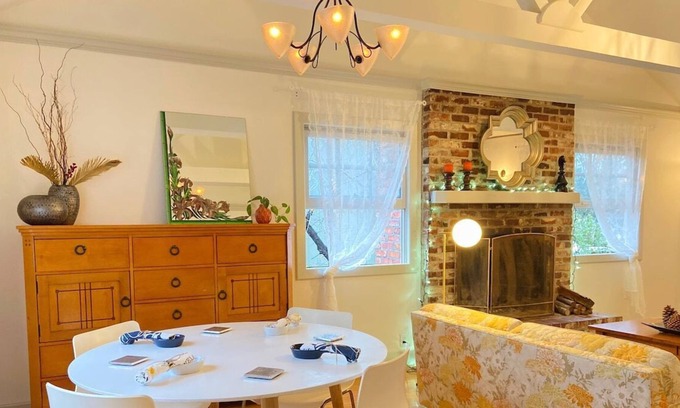 Overlook House | LuxoStays | ! Lovely 4BR+Large Backyd+Parking