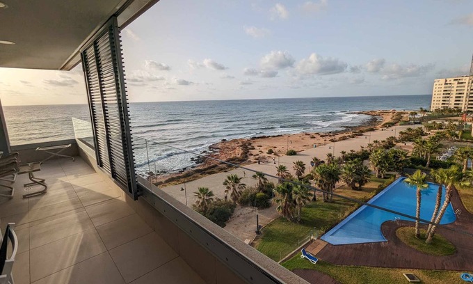 Punta Prima Apartment | Luxueux Appartement en Front de mer 3 Chambres