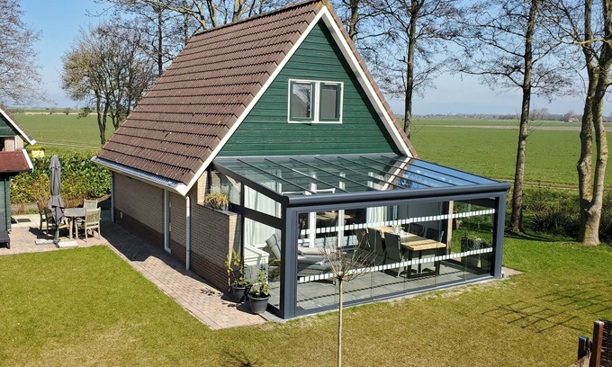 Sint Maarten House | Luxuriöses Ferienhaus mit Terrassenüberdachung, WLAN, Gemeinschaftspool, E-Bikes