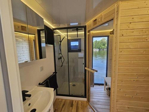 Berliner Vorstadt Boat Rental | Luxuriöses Hausboot SeaSide NEU!