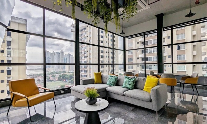 San Francisco Apartment | Luxurious 1BR Apartment With Stunning Balcony View