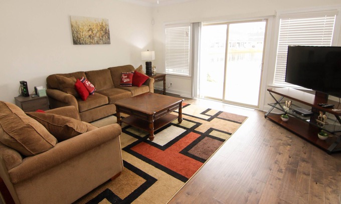 Epworth Acres House | Luxurious, 3 BR townhome on SSI -- GREAT WINTER RATES!