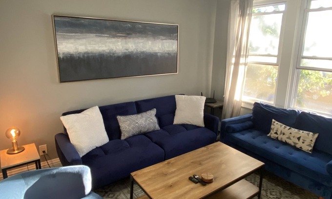Brighton Park Apartment | Luxurious 3Br with parking on premises π
